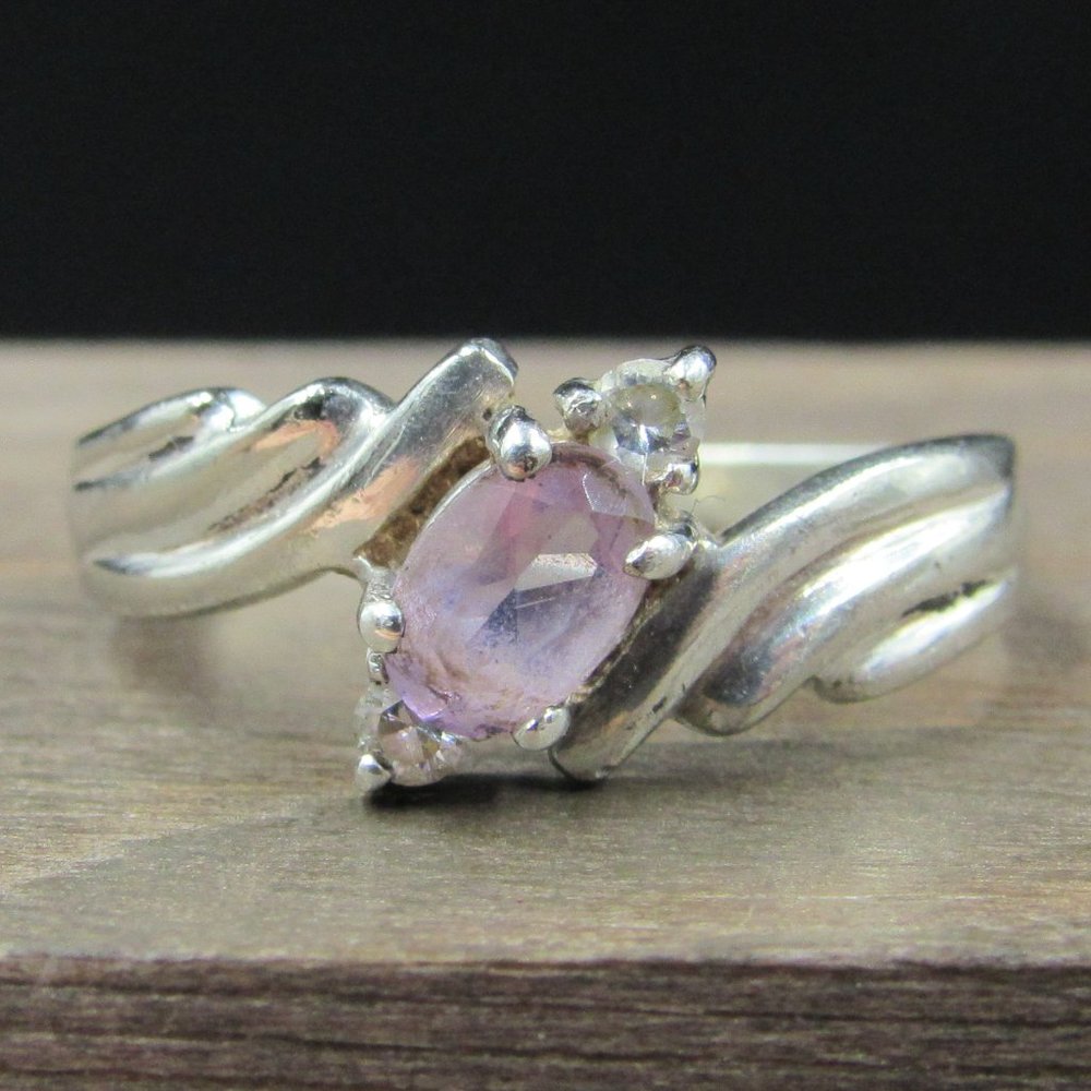Size 7.75 Sterling Silver CZ Accent Simple Amethyst Gem Band Ring Vintage